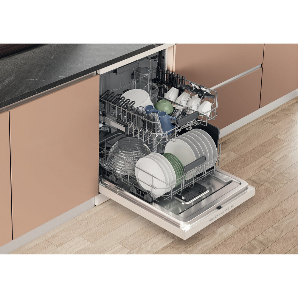 Hotpoint H7FHP43WUK Maxi Space Full Size Dishwasher with Third Rack 15 Place Settings White
