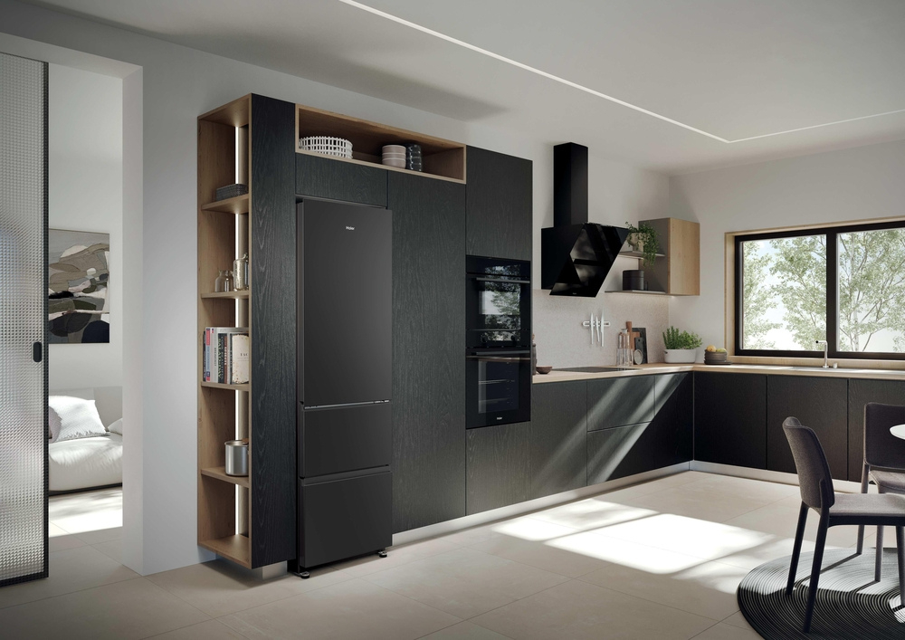 Haier HTR3518ENMTK 3D Series 3 60/40 Freestanding Frost Free Fridge Freezer Black