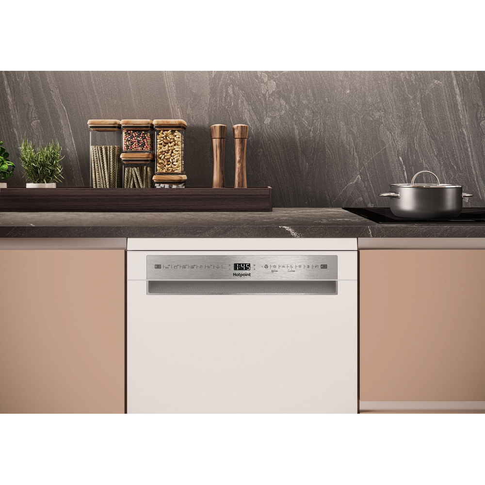 Hotpoint H7F HS41 UK Freestanding Full Size Dishwasher 15 Place Settings with Maxi Space White H7FHS41