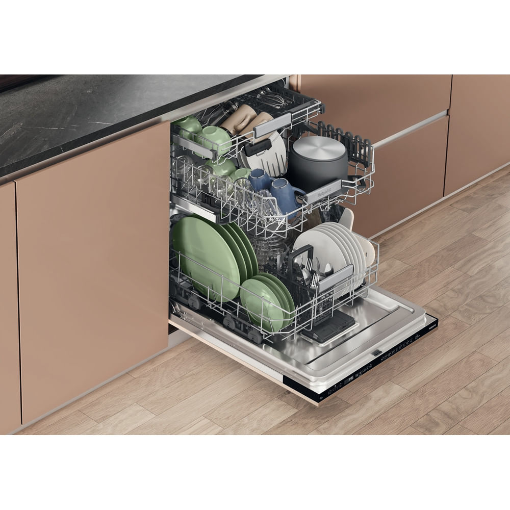 Hotpoint HD8IHP42L Hydroforce Full Size Integrated Dishwasher 14 Place Settings