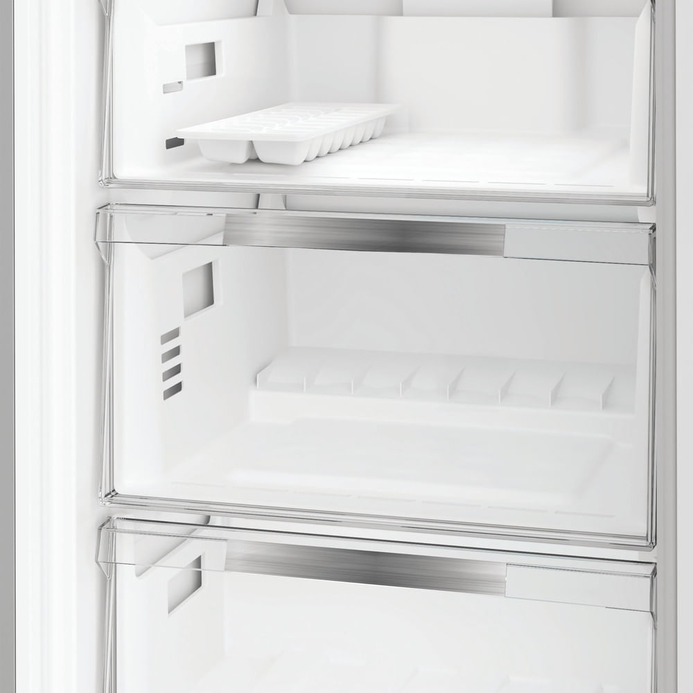 Hotpoint HPK 26403W XP5UK Freestanding Dual No Frost 70/30 Fridge Freezer with Even Flow Brushed Steel HPK26403WXP5UK