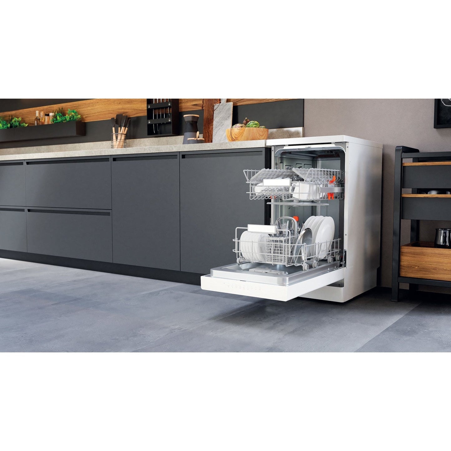 Hotpoint HSFO3T223WUKN Freestanding Slimline Dishwasher 10 Place Setting White
