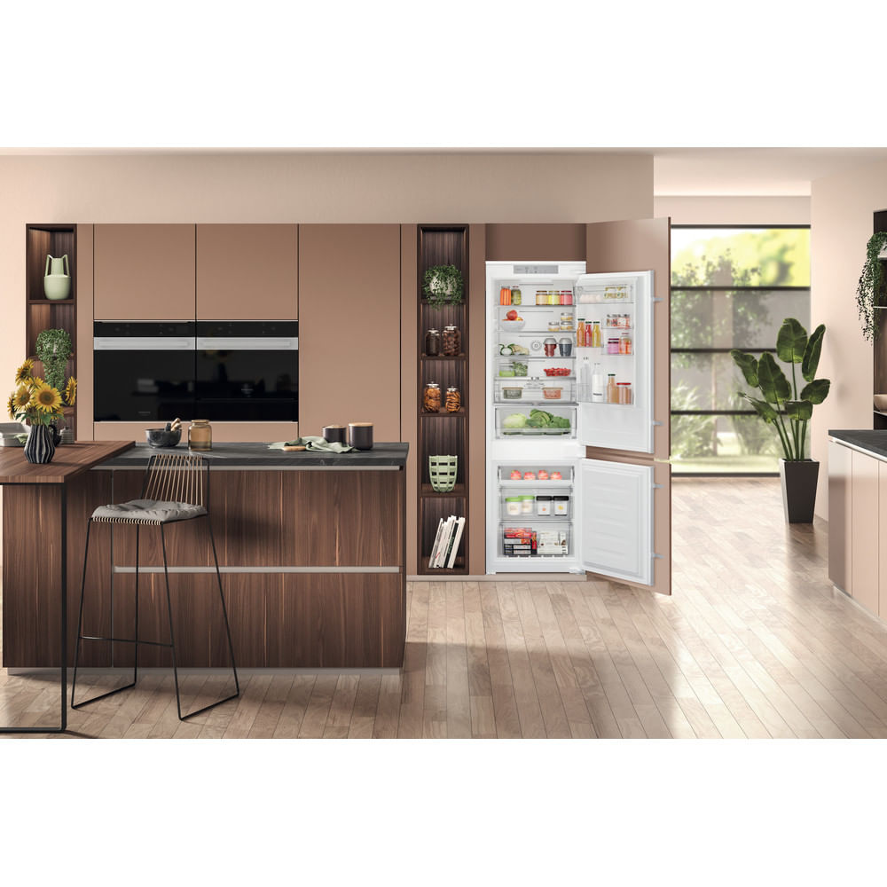 Hotpoint HTC18 T322 UK Integrated Total No Frost 70/30 Fridge Freezer HTC18T322