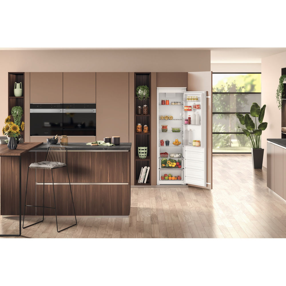 Hotpoint HTSD18A011A1 Integrated Low Frost Tall Larder Fridge
