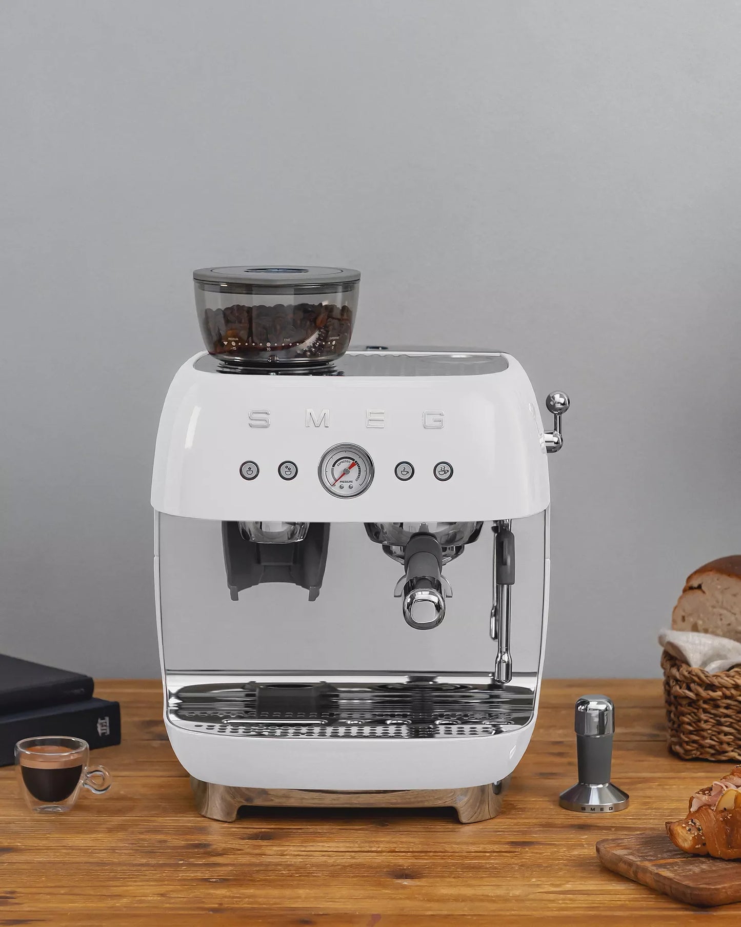 Smeg EGF03WHUK Retro Espresso Coffee Machine with Grinder in White